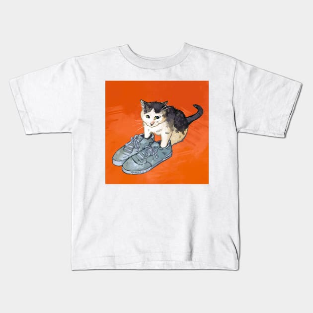 He shoe too big for he feets Kids T-Shirt by Catwheezie